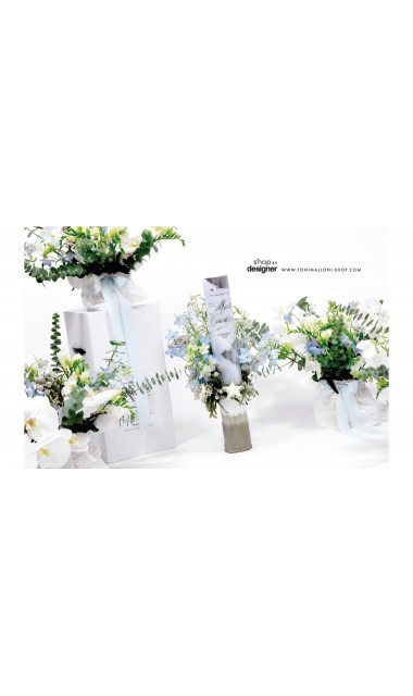 Lumanare botez scurta cu flori naturale delphinium si folie argintie personalizata 6